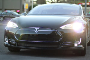 Tesla Model S schwarz